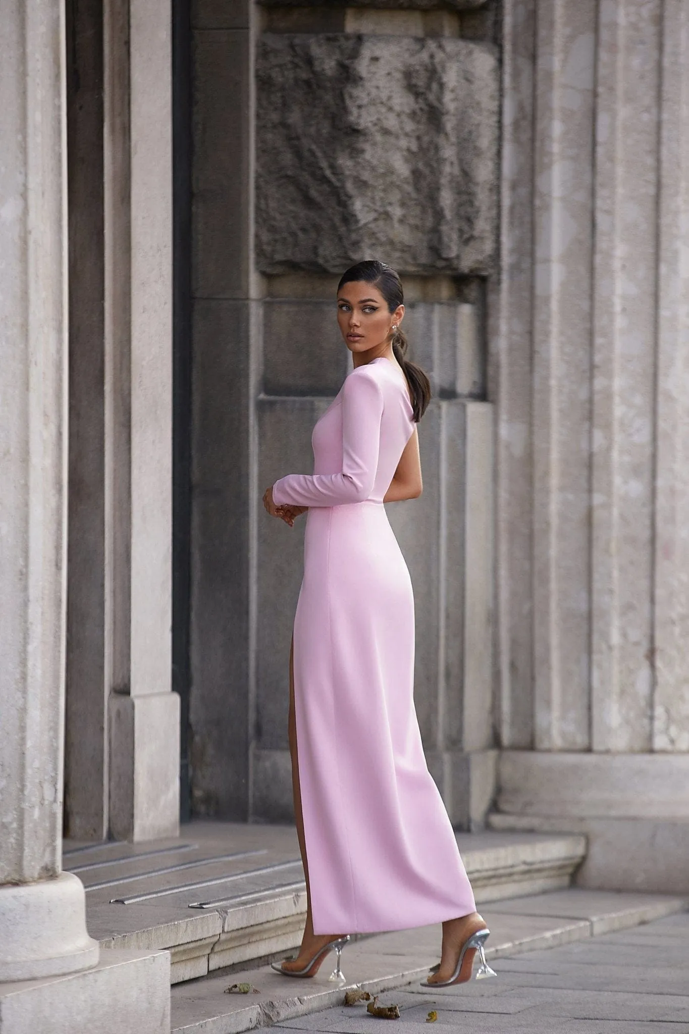 Pink Long-sleeved dress with sharp shoulder cut